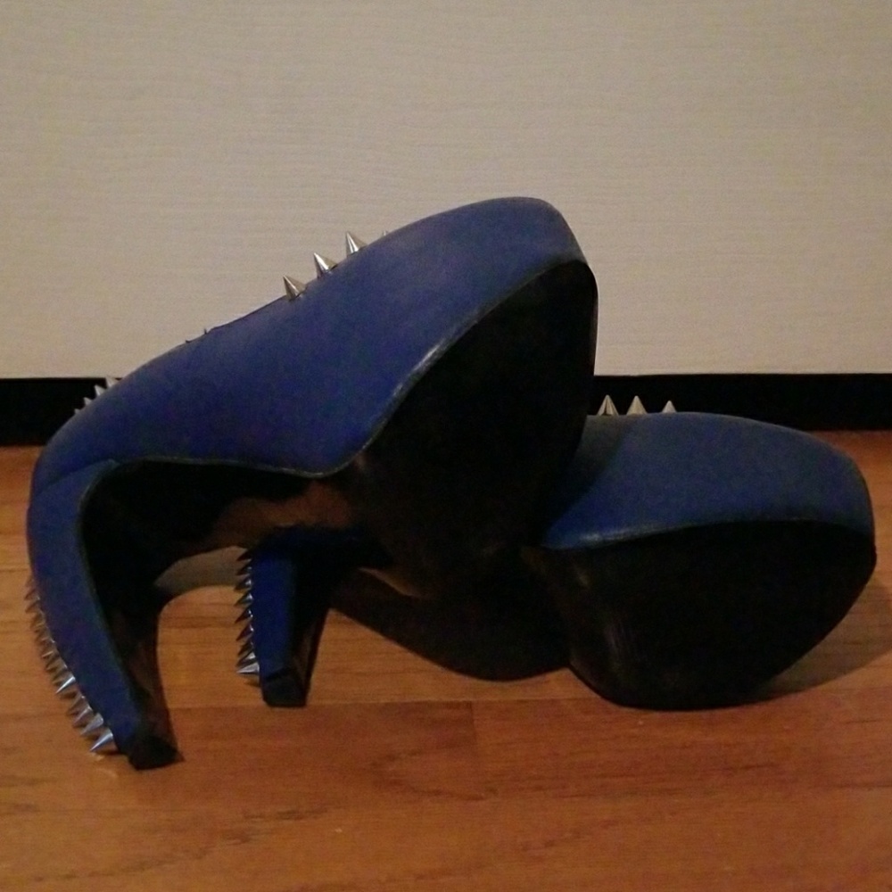 Super high spiked, curved platform heels - Picture 5 of 5